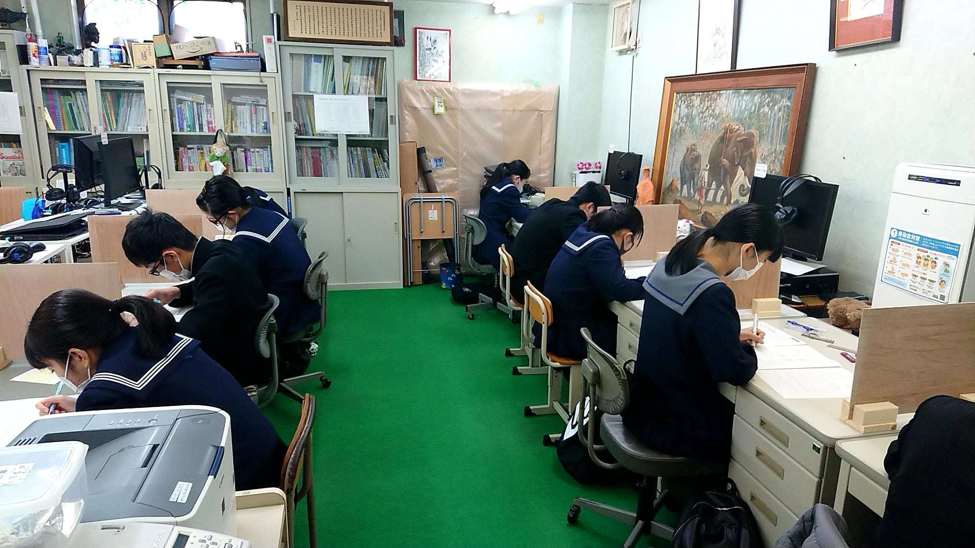 中学生の学習風景